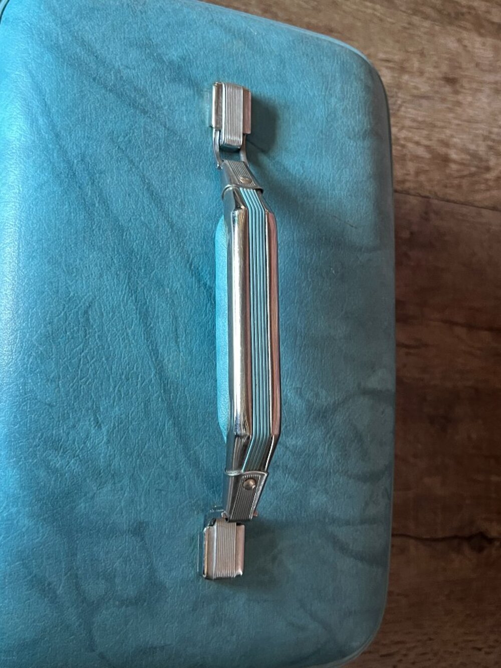 Vintage American Tourister Train Case Turquoise Blue Hard Shell Cosmetic Luggage - Picture 5 of 10